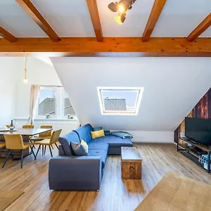 Stylisches Penthouse Zentral Tischfussball 100m2 Wii Apartment