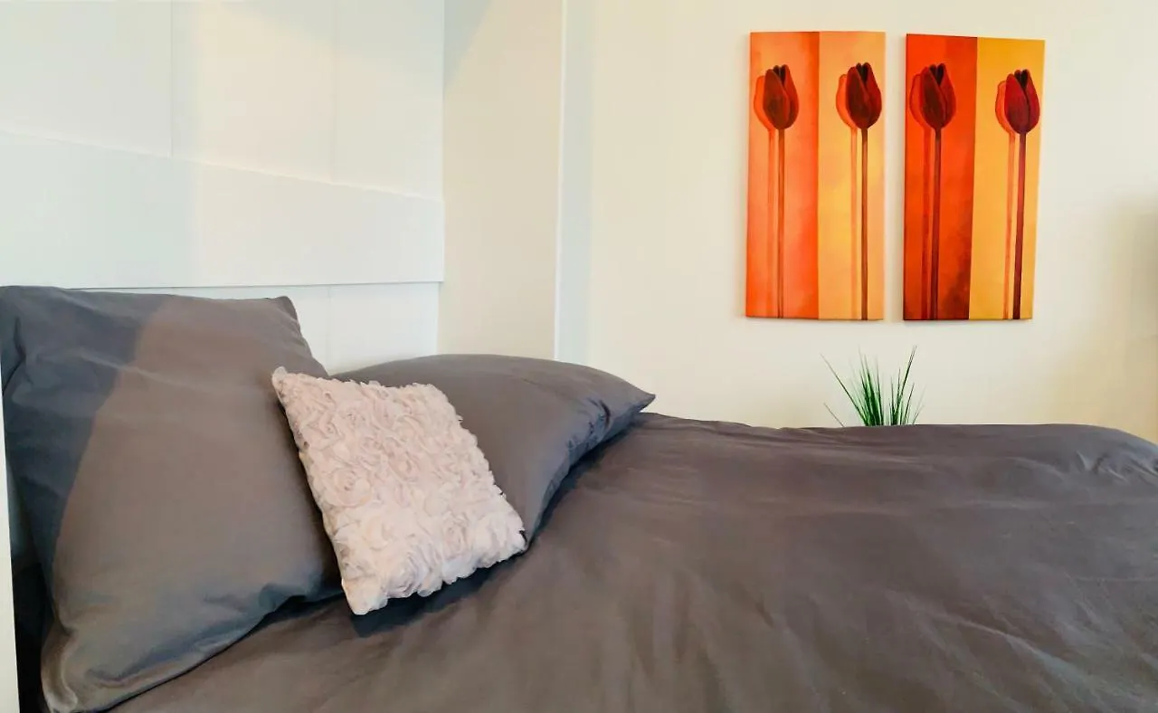 Moderner Bungalow, 20 Minuten bis Hannover City, 24h Check-In Garbsen 0*,
